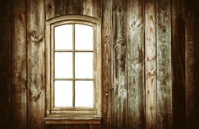 Holzfenster Holzfenster in Holzfassade